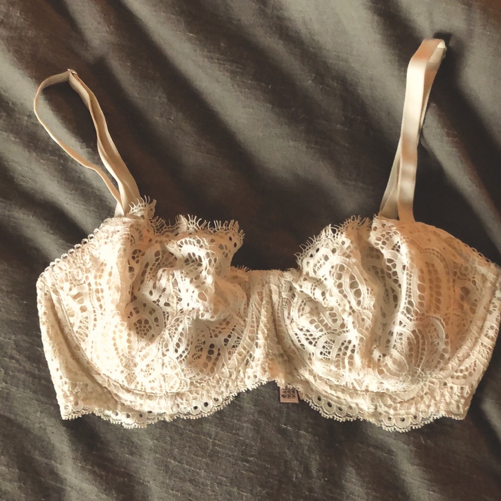 Victoria’s Secret white lace bra
